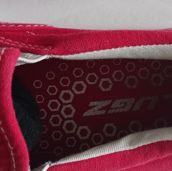 Lugz Canvas Slip-ons. Size  8.5, Red, also available in Blue DISCOUNTED SHIPPING - Picture 4 of 7